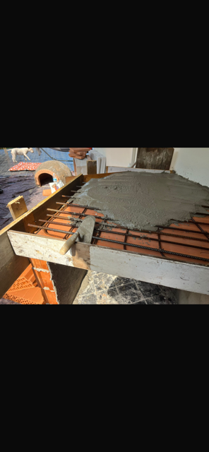 Preparazione della base del forno con armatura e getto